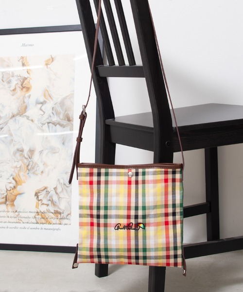 Arnold Palmer（アーノルドパーマー）の「2WAY シェア サコッシュ（ショルダーバッグ・レディース・ブラック/ベージュ/ブルー/アイボリー・F）」の3枚目の写真