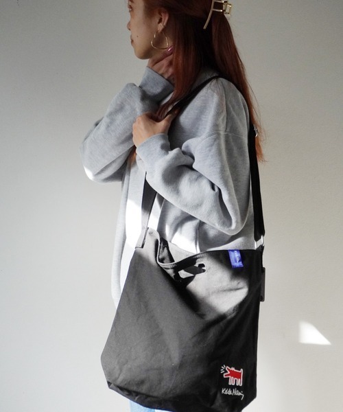 Keith Haring(キース・ヘリング)の「【Keith Haring/キースヘリング】キャンバス 刺繍ロゴ サコッシュ / ショルダーバッグ(ショルダーバッグ・メンズ・ブラック/ブラック系その他/ホワイト系その他/ホワイト・FREE)」の1枚目の写真
