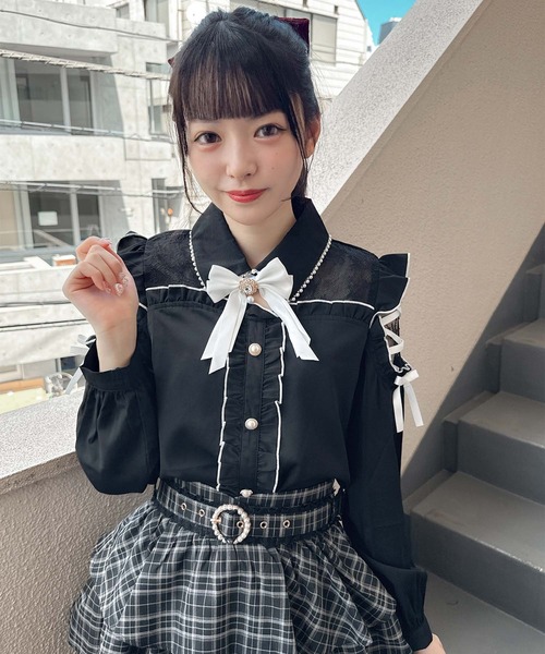 ROJITA(ロジータ)の「袖レースアップ配色カラーブラウス(シャツ/ブラウス・レディース・ピンク/ホワイト/ブラック・FREE)」の4枚目の写真
