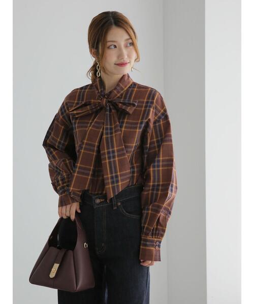 Te chichi（テチチ）の「ビッグリボンブラウス（2way）（シャツ/ブラウス・レディース・オフホワイト/ブルー/ブラウン・F）」の2枚目の写真