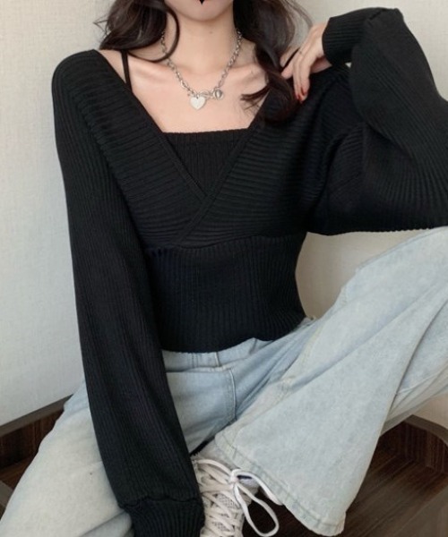 deux amour（ドゥーザムール）の「キャミレイヤード短丈カシュクールニット（ニット/セーター・レディース・ブラック/ブラウン/ピンク/ホワイト/レッド・FREE）」の6枚目の写真