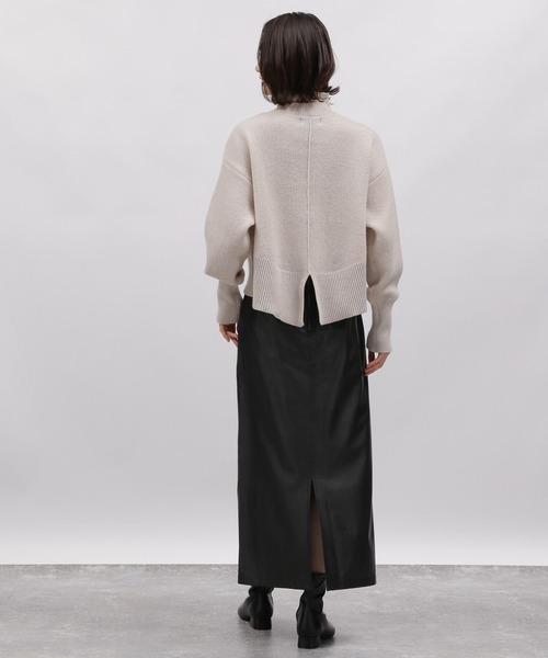 LAKOLE（ラコレ）の「エコレザーナロースカート / 989447（スカート・レディース・ブラック/グレイッシュベージュ・SMALL/MEDIUM）」の4枚目の写真