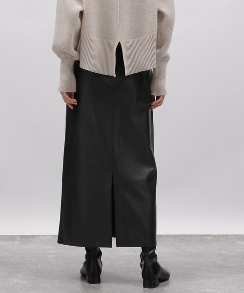 LAKOLE（ラコレ）の「エコレザーナロースカート / 989447（スカート・レディース・ブラック/グレイッシュベージュ・SMALL/MEDIUM）」の6枚目の写真
