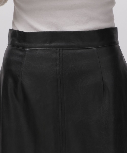 LAKOLE（ラコレ）の「エコレザーナロースカート / 989447（スカート・レディース・ブラック/グレイッシュベージュ・SMALL/MEDIUM）」の16枚目の写真