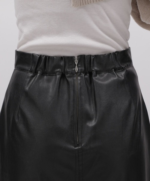 LAKOLE（ラコレ）の「エコレザーナロースカート / 989447（スカート・レディース・ブラック/グレイッシュベージュ・SMALL/MEDIUM）」の18枚目の写真
