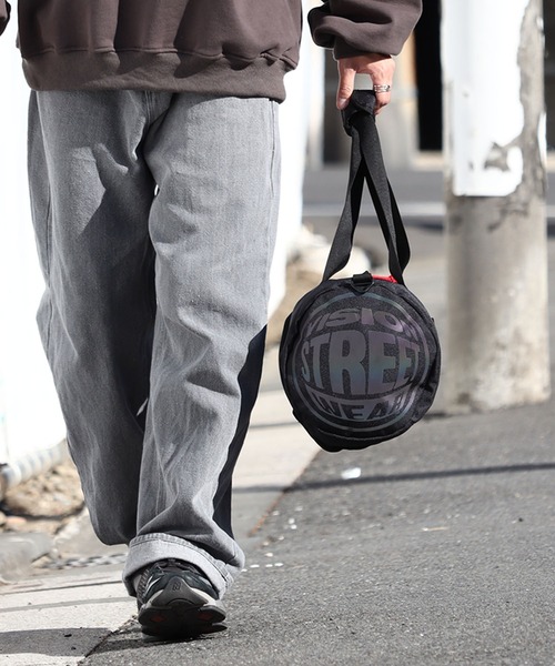 VISION STREET WEAR(ヴィジョンストリートウェア)の「【VISION STREET WEAR/ヴィジョンストリートウェア】 ロールボストンバッグM (容量:約16L)(ボストンバッグ・メンズ・ブラック系その他2/ブラック/ブラック系その他・FREE)」の4枚目の写真