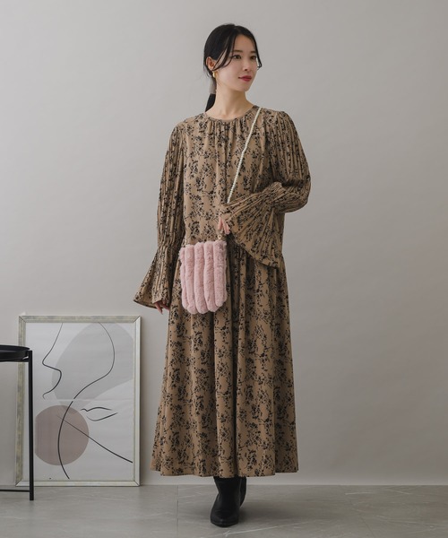KATHARINE ROSS（キャサリンロス）の「【KATHARINE ROSS】WEB限定 パールチェーンエコファーポシェット（ショルダーバッグ・レディース・ピンク/グレー/グレイッシュベージュ/ミント・MEDIUM）」の5枚目の写真