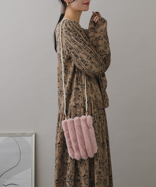 KATHARINE ROSS（キャサリンロス）の「【KATHARINE ROSS】WEB限定 パールチェーンエコファーポシェット（ショルダーバッグ・レディース・ピンク/グレー/グレイッシュベージュ/ミント・MEDIUM）」の8枚目の写真
