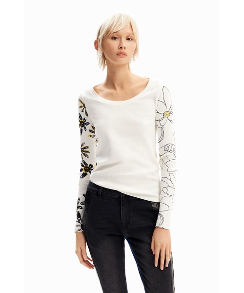 Desigual(デシグアル)の「花柄 リブ編みTシャツ(Tシャツ/カットソー・レディース・ブラック/ホワイト・L/XS/S/XL/XXL/M)」の7枚目の写真