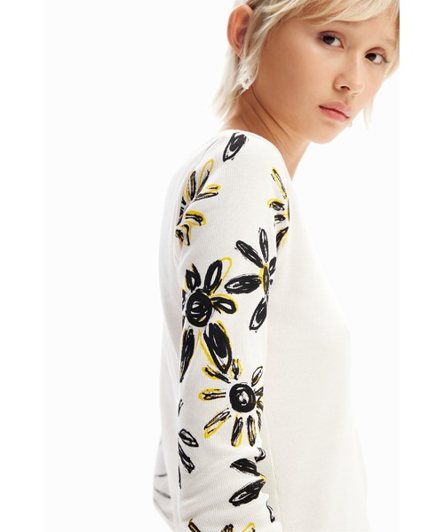 Desigual(デシグアル)の「花柄 リブ編みTシャツ(Tシャツ/カットソー・レディース・ブラック/ホワイト・L/XS/S/XL/XXL/M)」の8枚目の写真