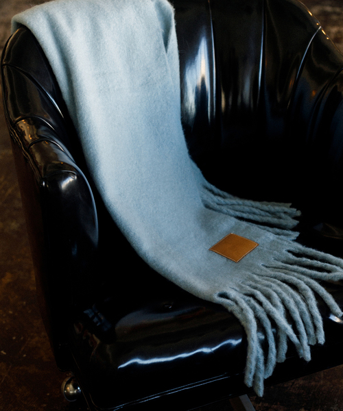 ADAM ET ROPE'（アダムエロペ）の「【WEB限定】シャギーボリュームフリンジマフラー（ストール/ショール・レディース・サックスブルー/ベージュ系その他/イエロー/オフホワイト/オレンジ・FREE）」の10枚目の写真