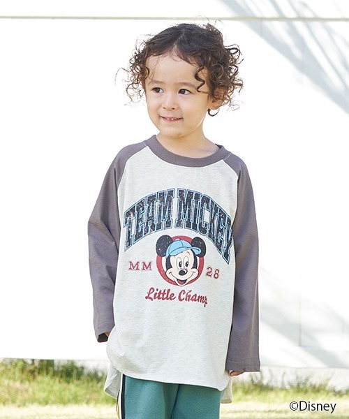 Disney（ディズニー）の「【Disney】【型崩れしないやわらかコットン】ラグランプリントTシャツ（Tシャツ/カットソー・キッズ・レッド/モスグリーン/ネイビー/チャコール・100cm/110cm/120cm/130cm/140cm/150cm）」の2枚目の写真