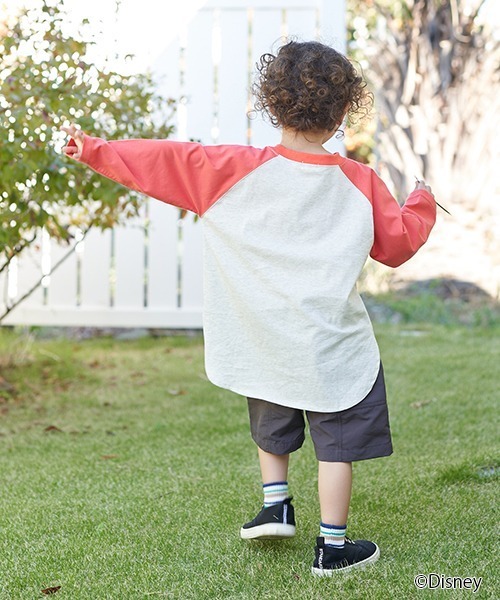 Disney（ディズニー）の「【Disney】【型崩れしないやわらかコットン】ラグランプリントTシャツ（Tシャツ/カットソー・キッズ・レッド/モスグリーン/ネイビー/チャコール・100cm/110cm/120cm/130cm/140cm/150cm）」の16枚目の写真