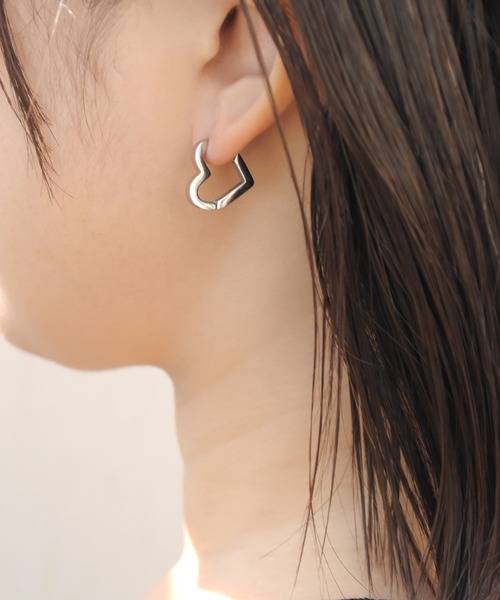 ieLS（イエルズ）の「金属アレルギー対応「ieLS」ステンレス　ハートフープピアス（ピアス（両耳用）・レディース・シルバー/ゴールド・ONE SIZE）」の7枚目の写真