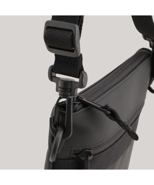 tommy jeans（トミー ジーンズ）の「デイリーサコッシュ（ショルダーバッグ・メンズ・ブラック/オフホワイト・FREE）」の8枚目の写真