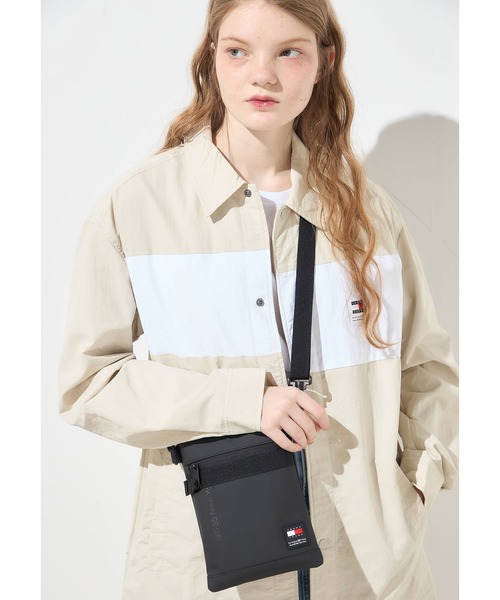 tommy jeans（トミー ジーンズ）の「デイリーサコッシュ（ショルダーバッグ・メンズ・ブラック/オフホワイト・FREE）」の14枚目の写真