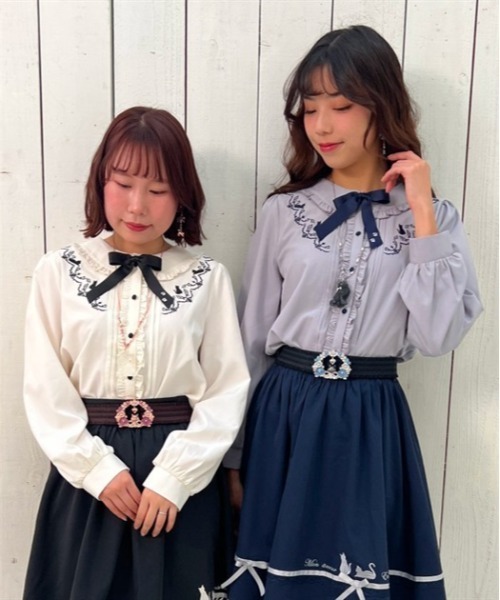 ★美品★ axes femme POETIQUE 刺繍ブラウス スカート ★ ワンポイントが可愛い♡axes femmeとPOETIQUEの柄刺繍ブラウスをご紹介