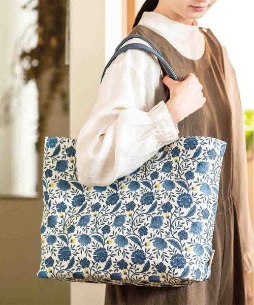 Kraso(クラソ)の「am&be アンティークフラワー ざっくり入れてもきちんと見え リバーシブルの容量たっぷりトートバッグ(トートバッグ・レディース・ブルー系その他/ブラウン系その他/グレー系その他・ONE SIZE)」の1枚目の写真