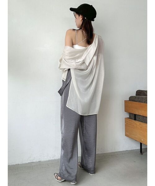 dazzlin（ダズリン）の「【WEB限定】サス付サテンテーパードパンツ（その他パンツ・レディース・グレー/カーキ/ベージュ・SMALL/MEDIUM）」の6枚目の写真