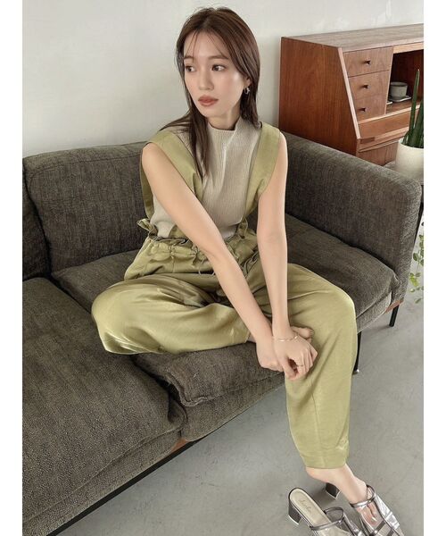 dazzlin（ダズリン）の「【WEB限定】サス付サテンテーパードパンツ（その他パンツ・レディース・グレー/カーキ/ベージュ・SMALL/MEDIUM）」の16枚目の写真