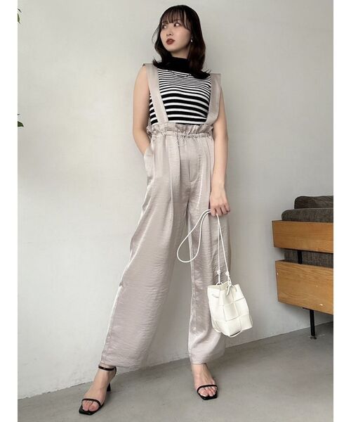 dazzlin（ダズリン）の「【WEB限定】サス付サテンテーパードパンツ（その他パンツ・レディース・グレー/カーキ/ベージュ・SMALL/MEDIUM）」の17枚目の写真