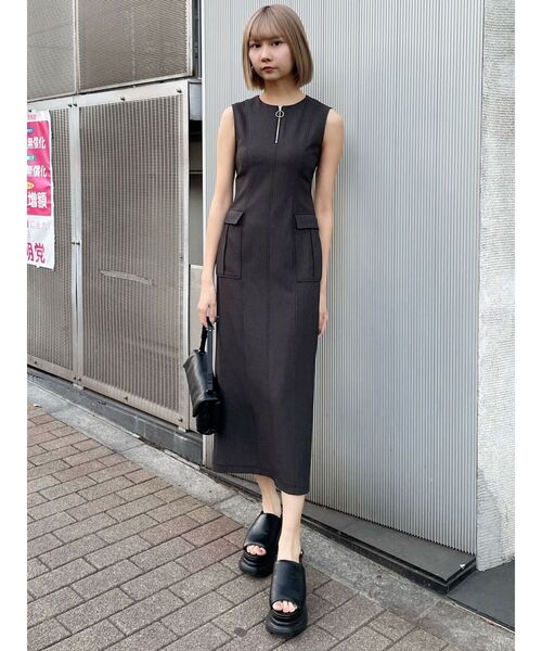 MURUA(ムルーア)の「ハーフジップタイトワンピース(ワンピース・レディース・ブラック/カーキ/インディゴブルー・1/2)」の4枚目の写真
