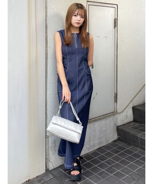 MURUA(ムルーア)の「ハーフジップタイトワンピース(ワンピース・レディース・ブラック/カーキ/インディゴブルー・1/2)」の9枚目の写真