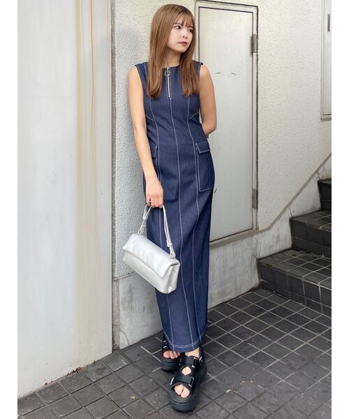 MURUA(ムルーア)の「ハーフジップタイトワンピース(ワンピース・レディース・ブラック/カーキ/インディゴブルー・1/2)」の10枚目の写真