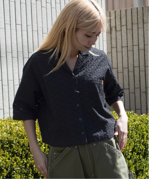 UNIVERSAL OVERALL（ユニバーサルオーバーオール）の「オープンカラーシャツ / 半袖シャツ / OPEN COLLAR SHIRT（シャツ/ブラウス・レディース・ホワイト/ブラック・F）」の2枚目の写真