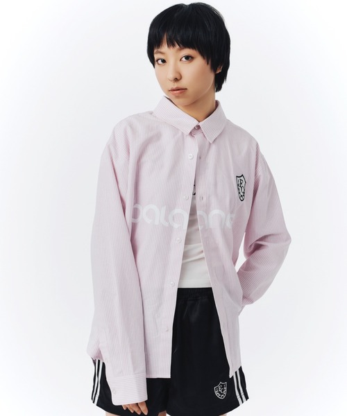 FCMM(エフシーエムエム)の「【日本限定アイテム】BALANCE STRIPE SHIRT/バランスストライプシャツ(シャツ/ブラウス・メンズ・ピンク/ライトブルー・MEDIUM/LARGE)」の2枚目の写真