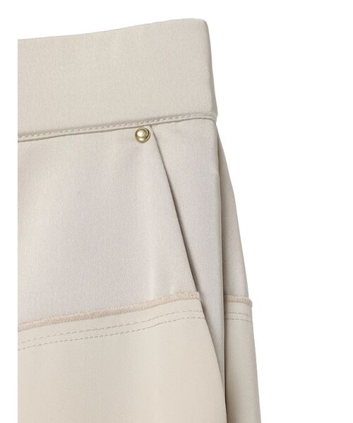 YECCA VECCA（イェッカヴェッカ）の「サテン切替ストレートパンツ（その他パンツ・レディース・ブラック/ライトベージュ/ダークベージュ・S/M）」の21枚目の写真
