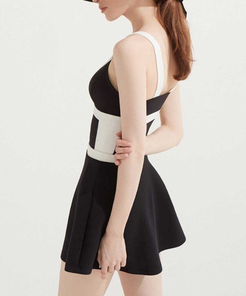 LAVIA（ラヴィア）の「2wayワンピーススカートビキニ（水着・レディース・ブラック・M/L）」の8枚目の写真