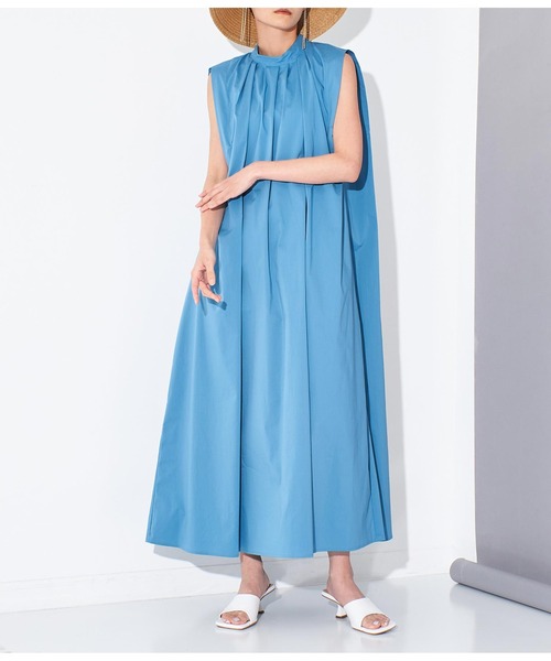 Settimissimo（セッティミッシモ）の「タックショルダー スタンドカラー ワンピース（ワンピース・レディース・ブルー/グレイッシュベージュ・FREE）」の2枚目の写真