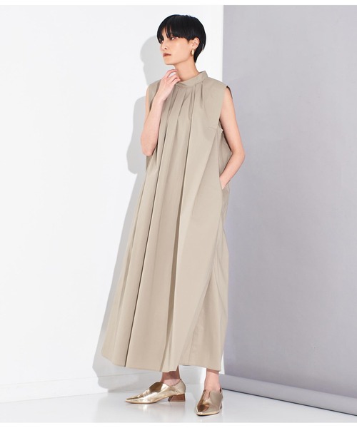 Settimissimo（セッティミッシモ）の「タックショルダー スタンドカラー ワンピース（ワンピース・レディース・ブルー/グレイッシュベージュ・FREE）」の4枚目の写真