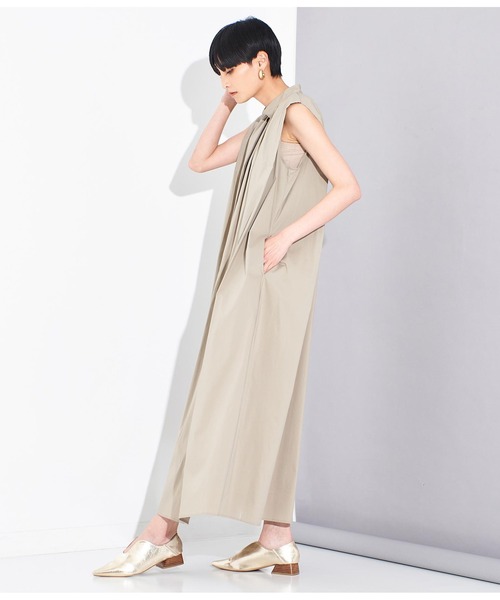 Settimissimo（セッティミッシモ）の「タックショルダー スタンドカラー ワンピース（ワンピース・レディース・ブルー/グレイッシュベージュ・FREE）」の6枚目の写真