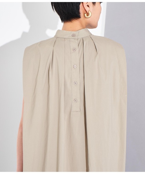 Settimissimo（セッティミッシモ）の「タックショルダー スタンドカラー ワンピース（ワンピース・レディース・ブルー/グレイッシュベージュ・FREE）」の8枚目の写真