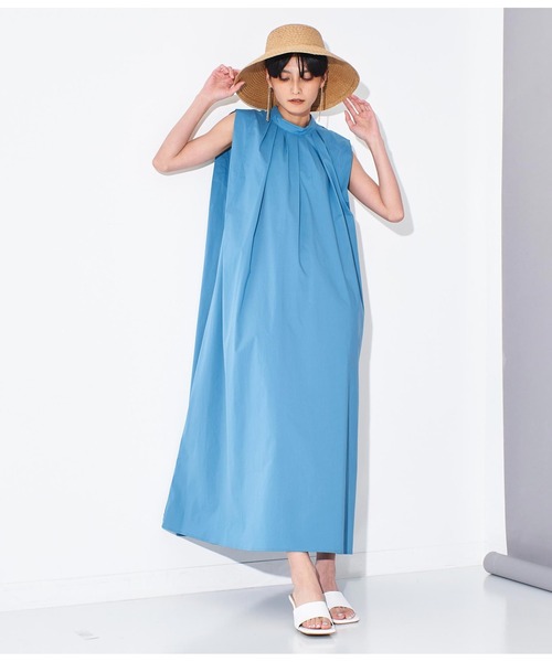 Settimissimo（セッティミッシモ）の「タックショルダー スタンドカラー ワンピース（ワンピース・レディース・ブルー/グレイッシュベージュ・FREE）」の14枚目の写真