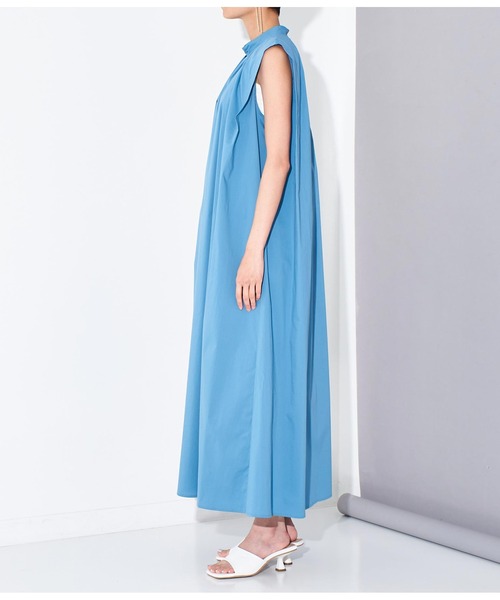 Settimissimo（セッティミッシモ）の「タックショルダー スタンドカラー ワンピース（ワンピース・レディース・ブルー/グレイッシュベージュ・FREE）」の9枚目の写真