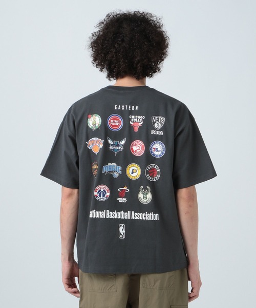 NBA（エヌビーエー）の「NBA　EAST＆WESTロゴTシャツ（Tシャツ/カットソー・メンズ・ブラック/ホワイト・MEDIUM/LARGE）」の9枚目の写真