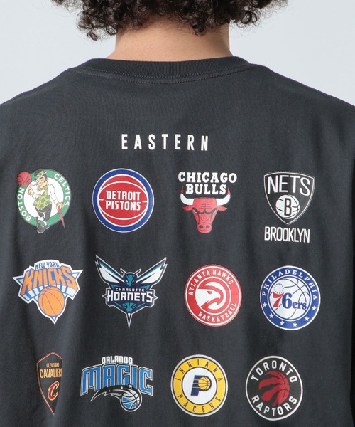 NBA（エヌビーエー）の「NBA　EAST＆WESTロゴTシャツ（Tシャツ/カットソー・メンズ・ブラック/ホワイト・MEDIUM/LARGE）」の10枚目の写真