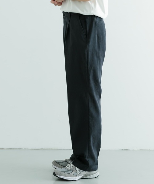 ITEMS URBANRESEARCH（アイテムズ アーバンリサーチ）の「『セットアップ対応』ヨウリュウ 1-tuck テーパード パンツ（その他パンツ・メンズ・ブラック/ネイビー/ブラウン・MEDIUM/LARGE）」の4枚目の写真