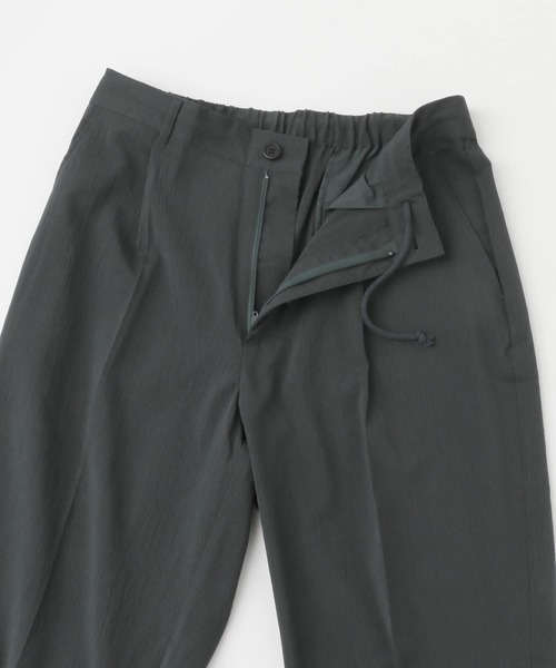 ITEMS URBANRESEARCH（アイテムズ アーバンリサーチ）の「『セットアップ対応』ヨウリュウ 1-tuck テーパード パンツ（その他パンツ・メンズ・ブラック/ネイビー/ブラウン・MEDIUM/LARGE）」の9枚目の写真