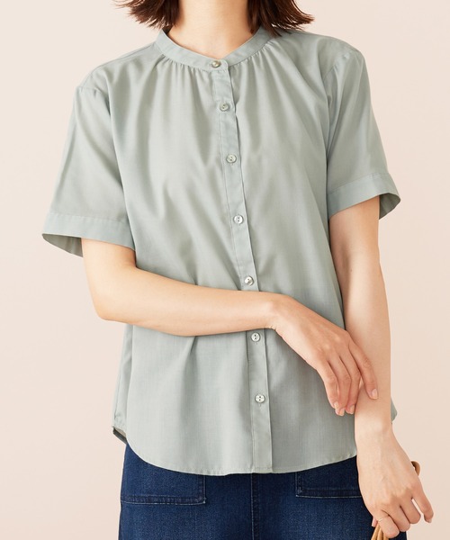 BELLUNA PLUS(ベルーナ)の「ギャザー使いバンドカラーブラウス(シャツ/ブラウス・レディース・ネイビー/コーラル/ストライプ/セージグリーン・MEDIUM/LARGE/X-LARGE)」の1枚目の写真