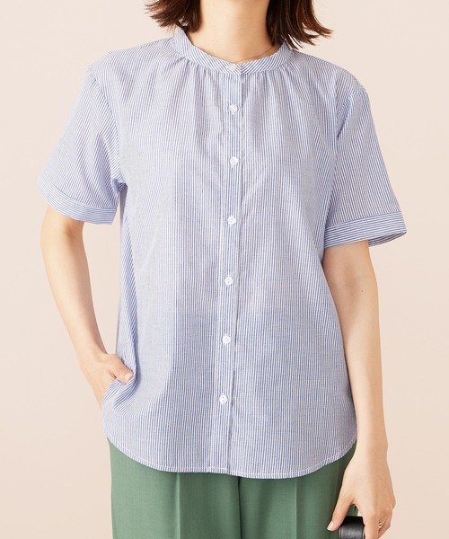 BELLUNA PLUS(ベルーナ)の「ギャザー使いバンドカラーブラウス(シャツ/ブラウス・レディース・ネイビー/コーラル/ストライプ/セージグリーン・MEDIUM/LARGE/X-LARGE)」の9枚目の写真
