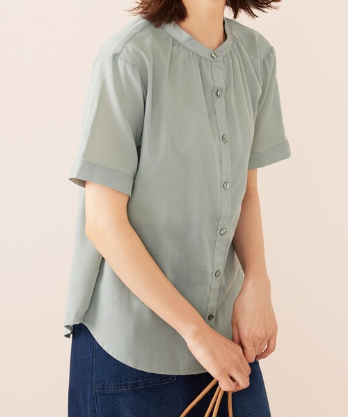 BELLUNA PLUS(ベルーナ)の「ギャザー使いバンドカラーブラウス(シャツ/ブラウス・レディース・ネイビー/コーラル/ストライプ/セージグリーン・MEDIUM/LARGE/X-LARGE)」の19枚目の写真