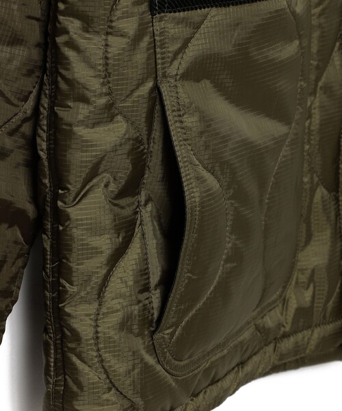 UNIVERSAL OVERALL(ユニバーサルオーバーオール)の「UNIVERSAL OVERALL / 別注 キルティング カバーコーチ ジャケット 24FW(ブルゾン・メンズ・オリーブ/ブラック・X-LARGE/LARGE/MEDIUM/SMALL)」の19枚目の写真