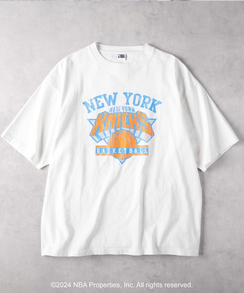 NBA（エヌビーエー）の「【NBA】別注チームロゴTシャツ（Tシャツ/カットソー・メンズ・ホワイト×イエロー/ブルー/グリーン/ベージュ/パープル/グレー/ホワイト/ブラック・M/L/XL）」の11枚目の写真