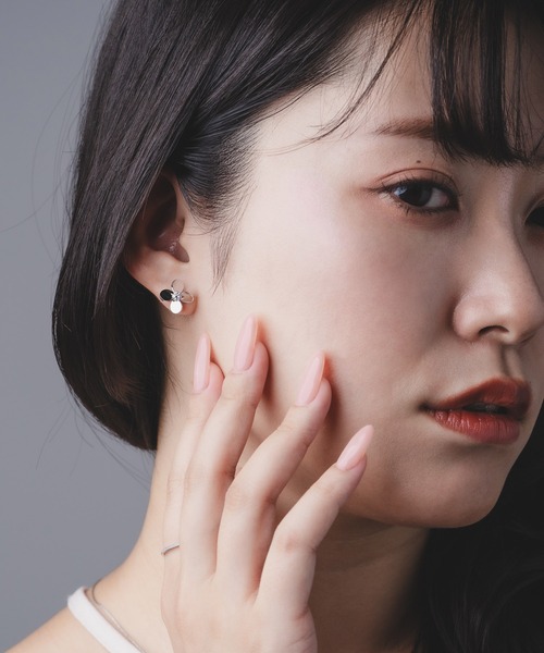 Os accessory(オズアクセサリー)の「【金属アレルギー対応】Os -オズ- タイニーフラワーピアス(ピアス(両耳用)・レディース・シルバー/ゴールド・FREE)」の4枚目の写真
