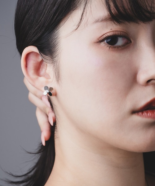 Os accessory(オズアクセサリー)の「【金属アレルギー対応】Os -オズ- タイニーフラワーピアス(ピアス(両耳用)・レディース・シルバー/ゴールド・FREE)」の18枚目の写真