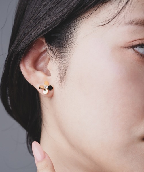 Os accessory(オズアクセサリー)の「【金属アレルギー対応】Os -オズ- タイニーフラワーピアス(ピアス(両耳用)・レディース・シルバー/ゴールド・FREE)」の9枚目の写真
